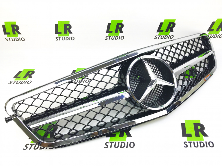 Решетка радиатора Mercedes w204 AMG (2011 - 2015), premium, хромированная с черной сеткой